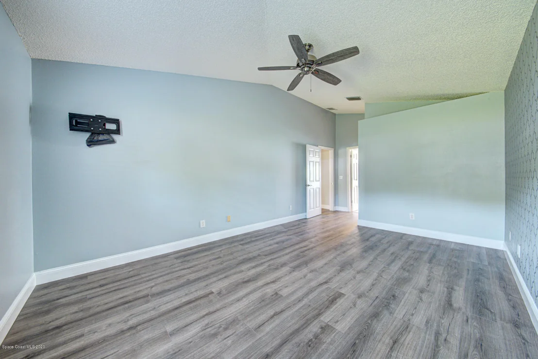 Photo of 6480 Adrian Street