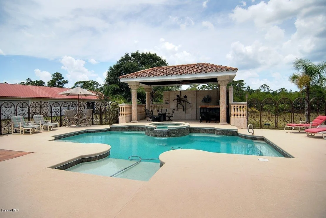 Photo of 2270 Grant Road