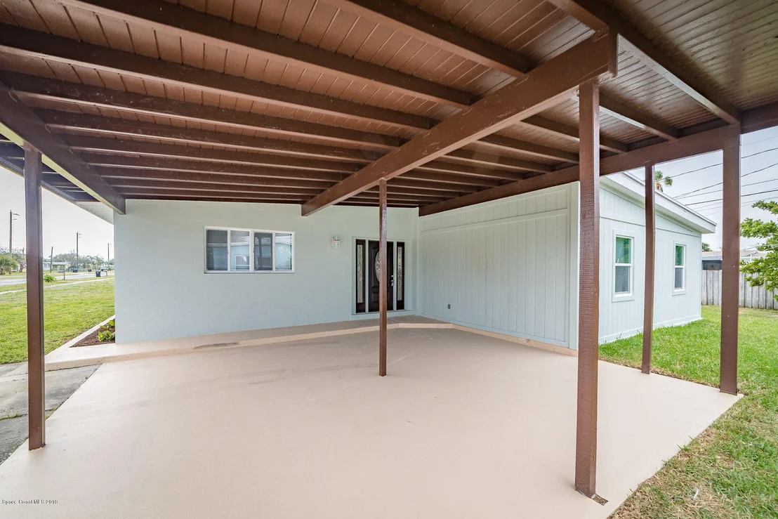 Photo of 954 Bianca Drive NE