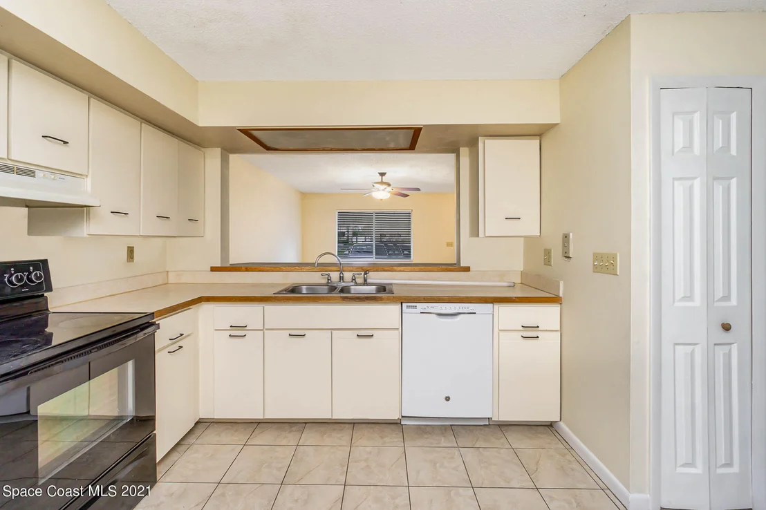 Photo of Unit 27 at 1880 Murrell Road