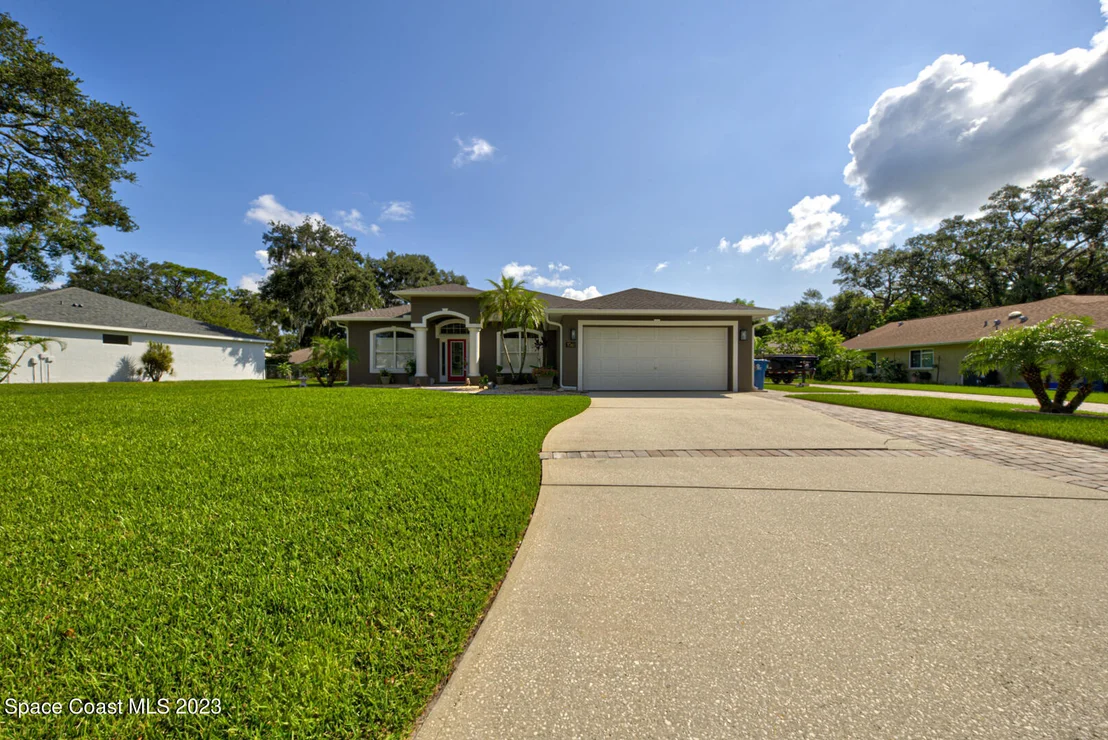 Photo of 1061 Meadowbrook Road NE