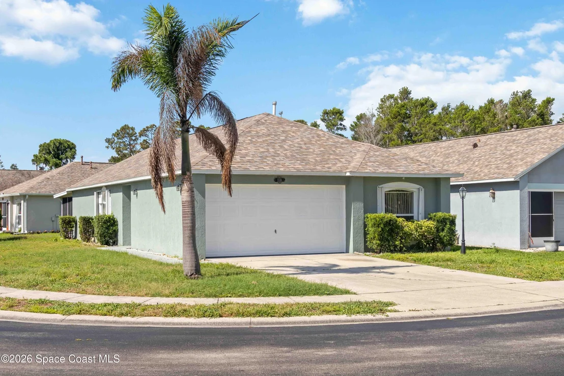 Photo of 2126 Redwood Circle NE