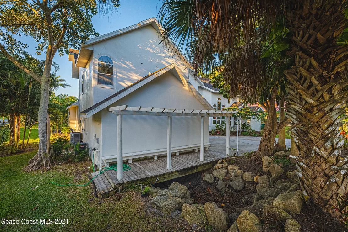 Photo of 472 Peregrine Drive