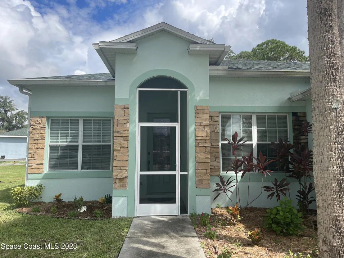 Photo of 471 Carley Lane
