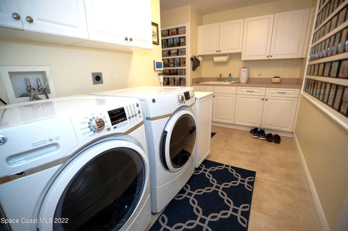 Photo of 2112 Windbrook Drive SE