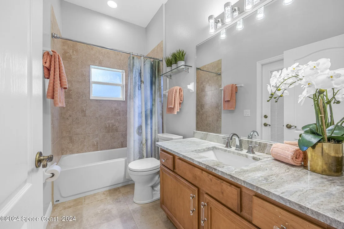 Photo of 1878 Windbrook Drive SE