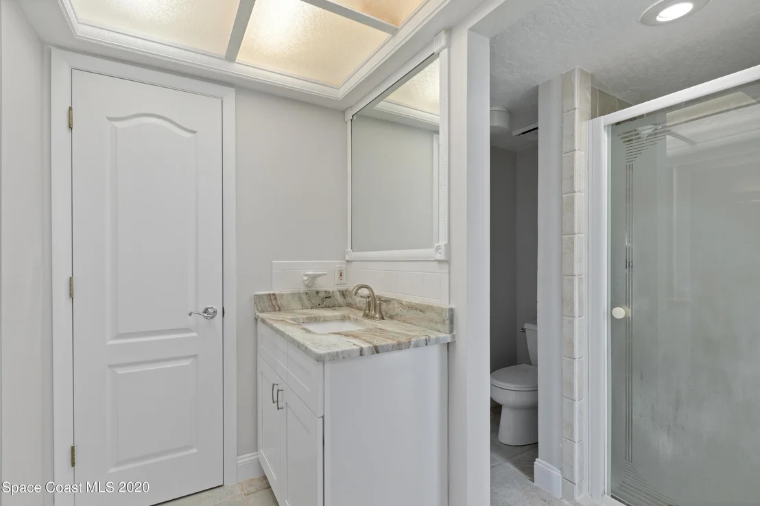 Photo of 609 Roberts Lane NE