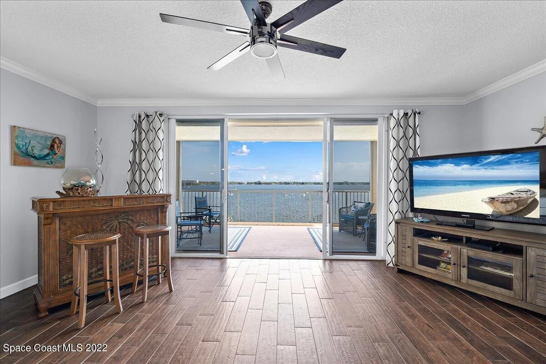 Photo of Unit 705 at 102 Riverside Drive