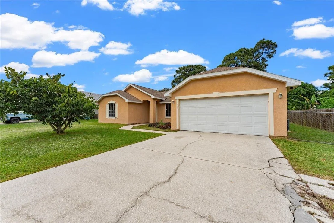 Photo of 280 Clearbrook NE