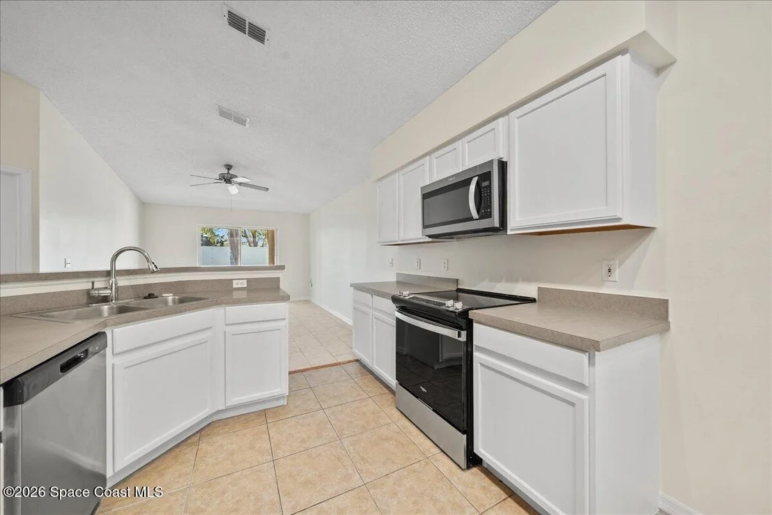 Photo of 1281 White Oak Circle