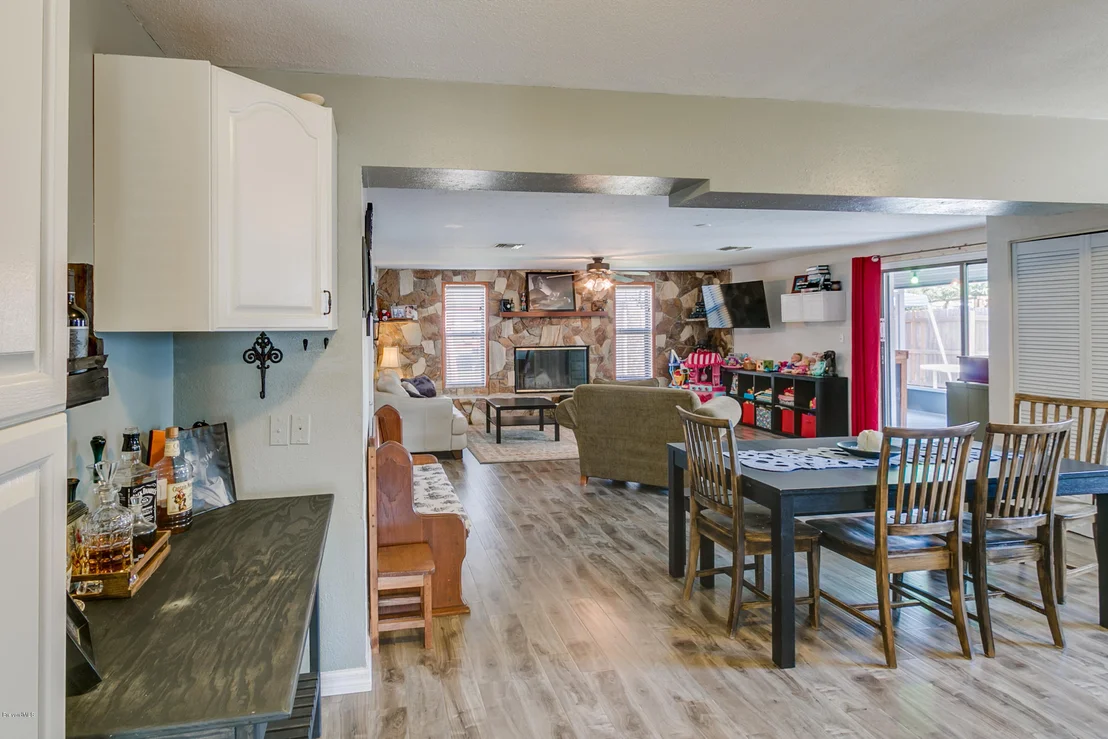 Photo of 1376 Lillian Lane