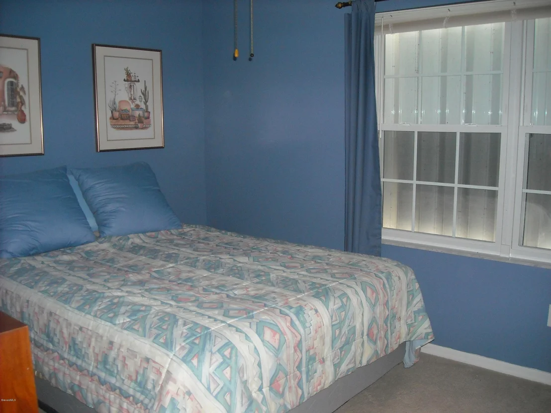 Photo of 993 NE Wateroak Drive