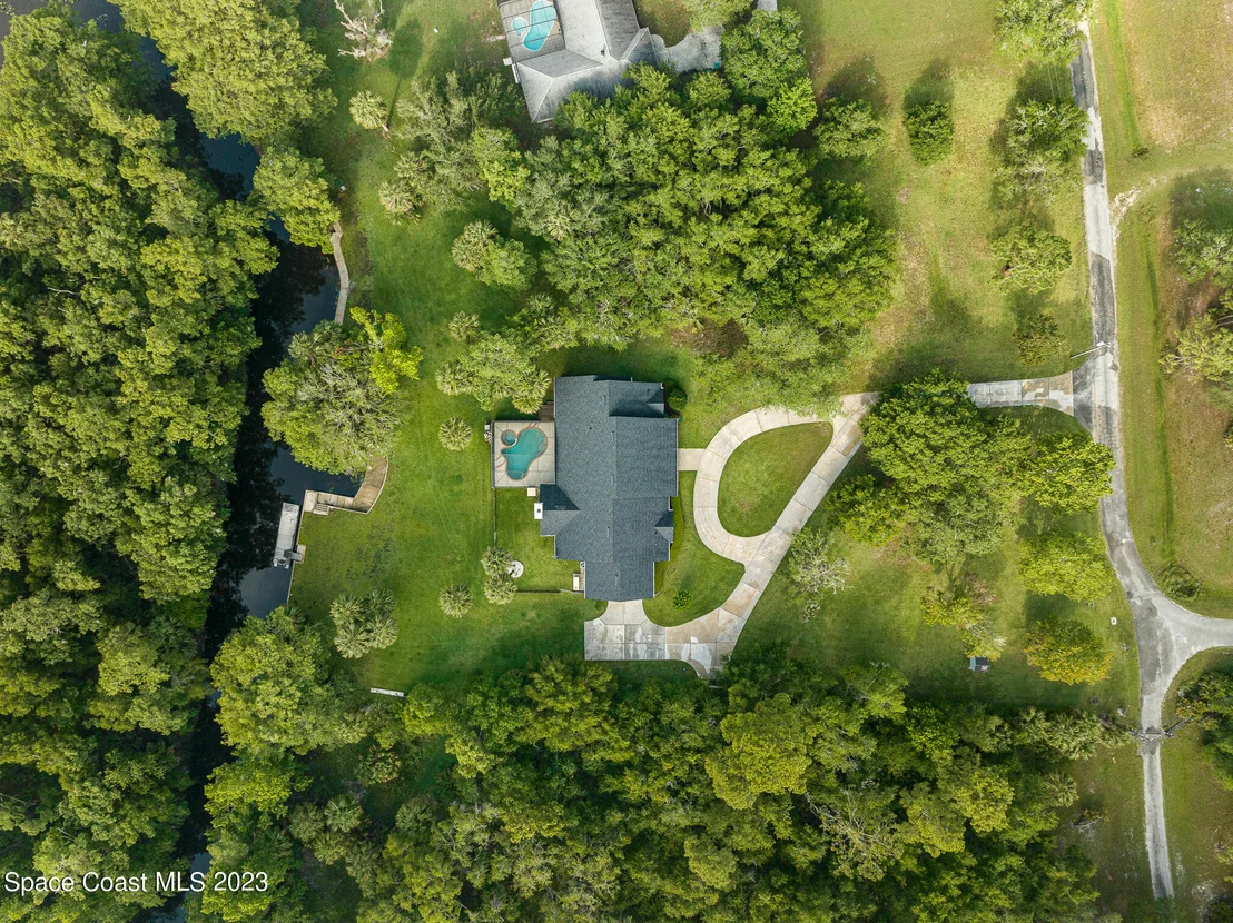 Photo of 927 Iron Bend Trail