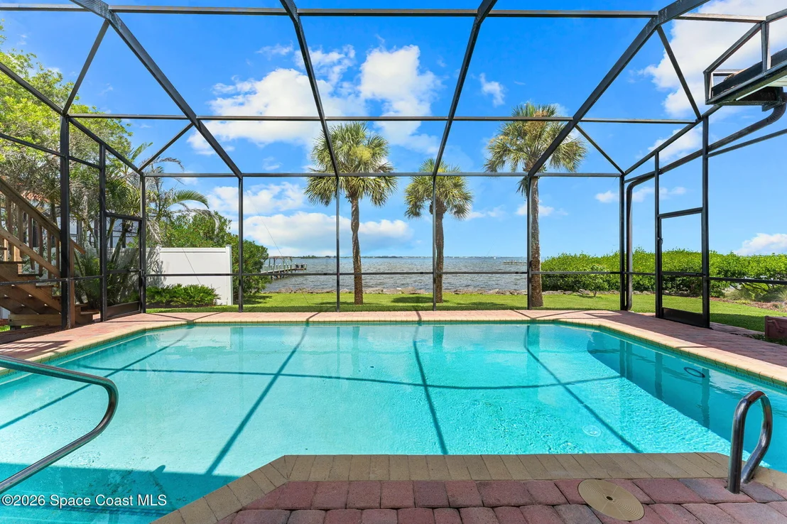 Photo of 327 Island Drive