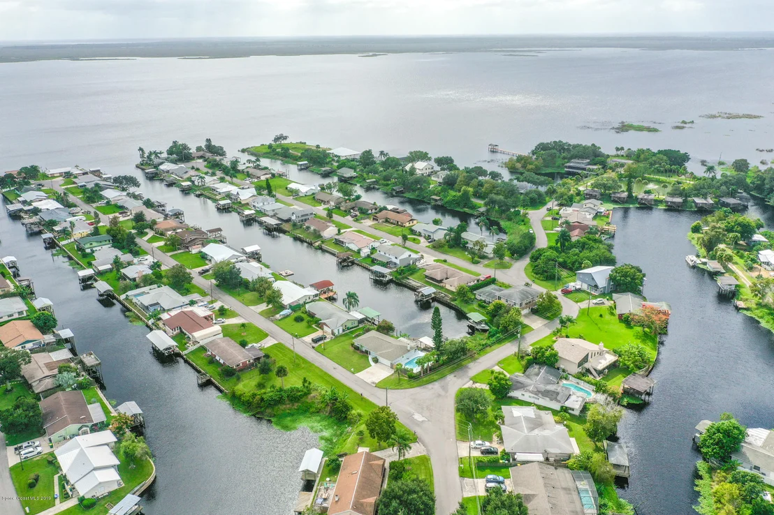Photo of 818 Heron Road
