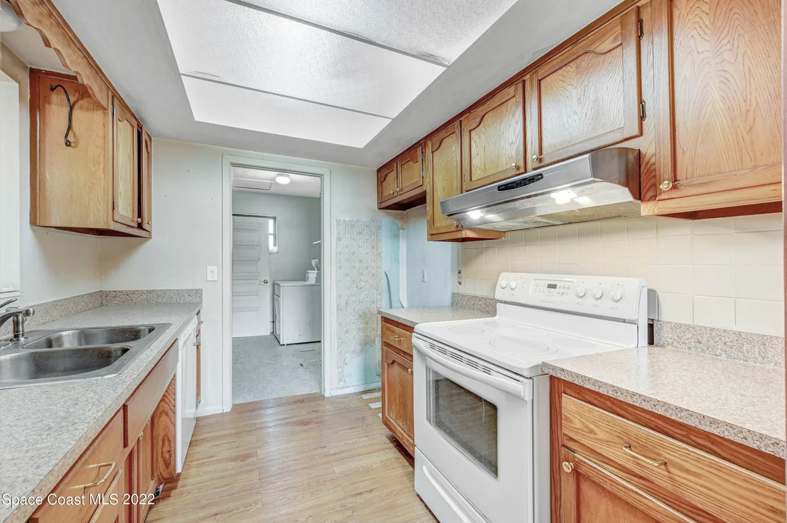 Photo of 995 Beacon Road