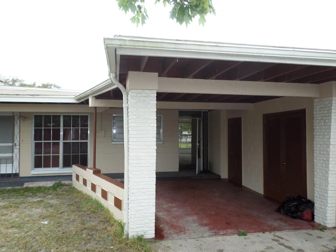 Photo of 305 Edinburgh Drive