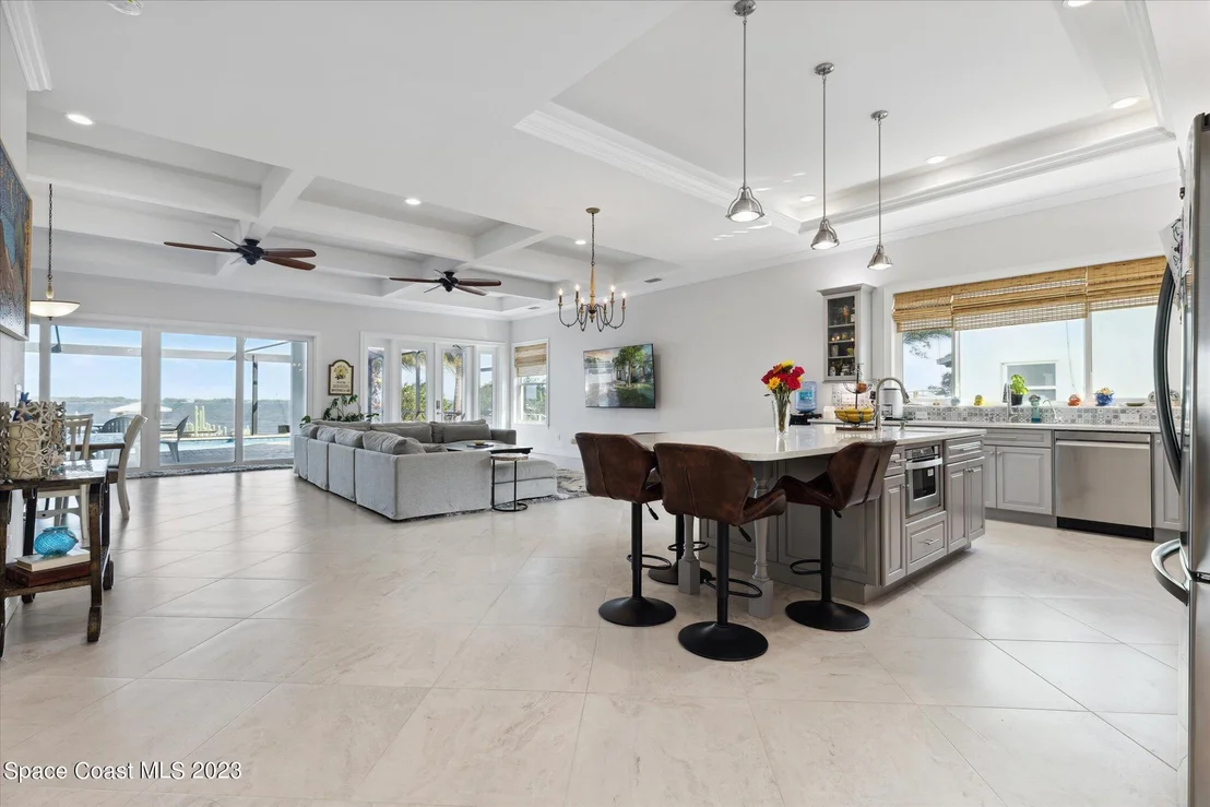 Photo of 3835 Riverside Drive