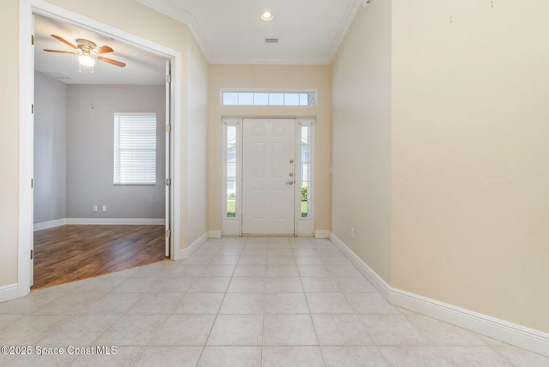 Photo of 1076 Eleuthera Drive NE