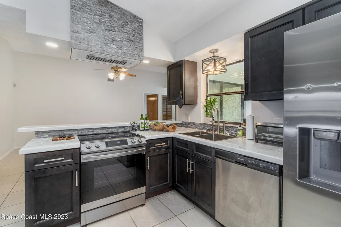 Photo of 2777 Nobility Avenue