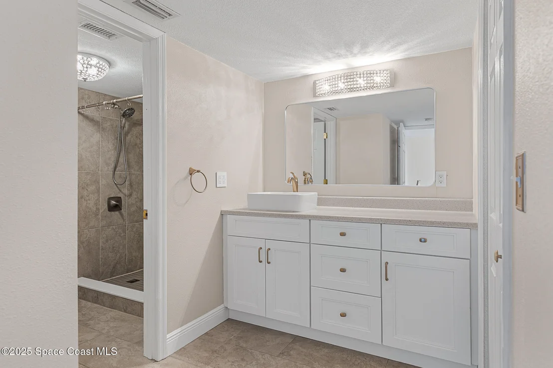 Photo of Unit 1218 at 305 Tangle Run Boulevard