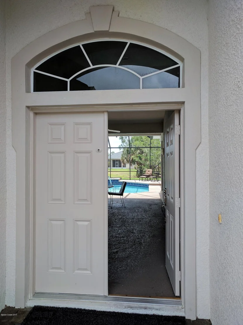 Photo of 111 SE Ridgemont Circle SE