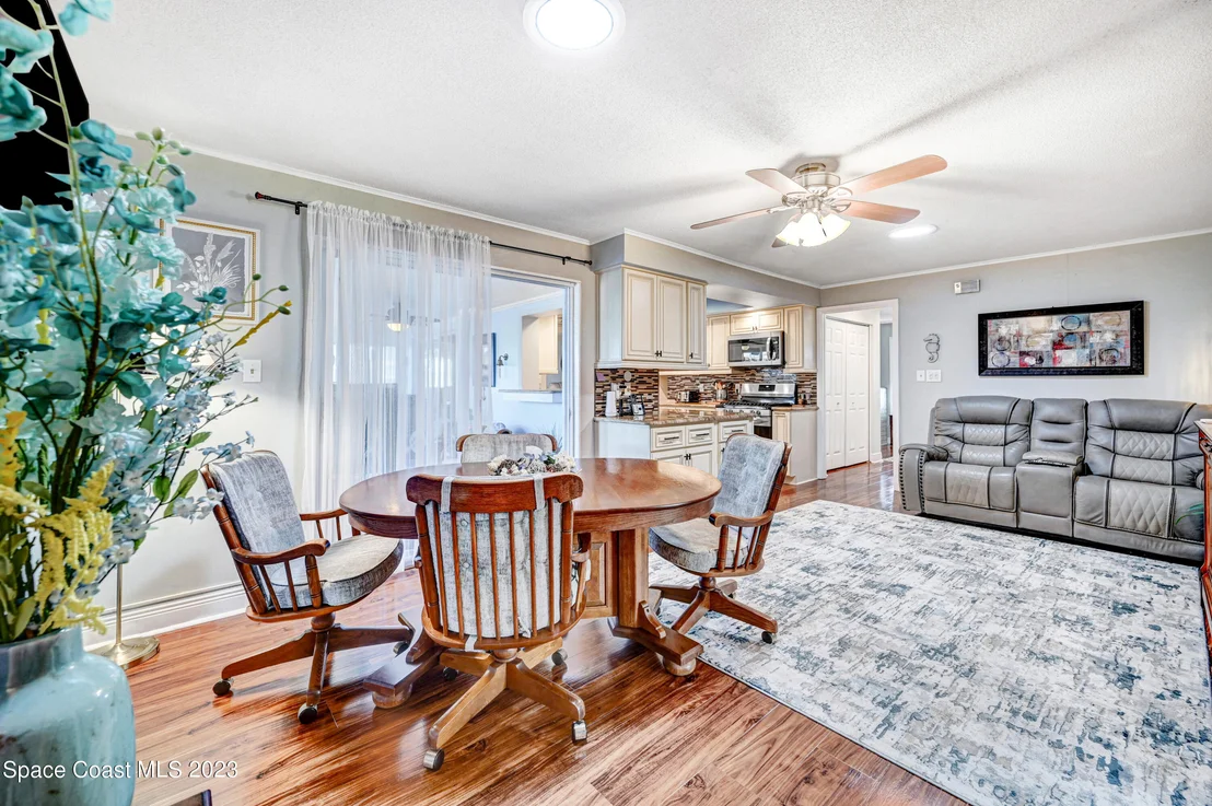Photo of 405 Thrush Drive