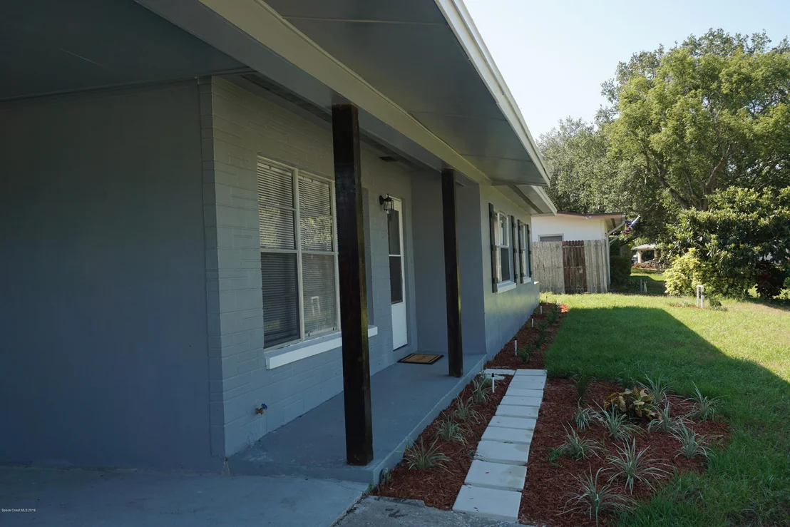 Photo of 1745 Golfview Drive