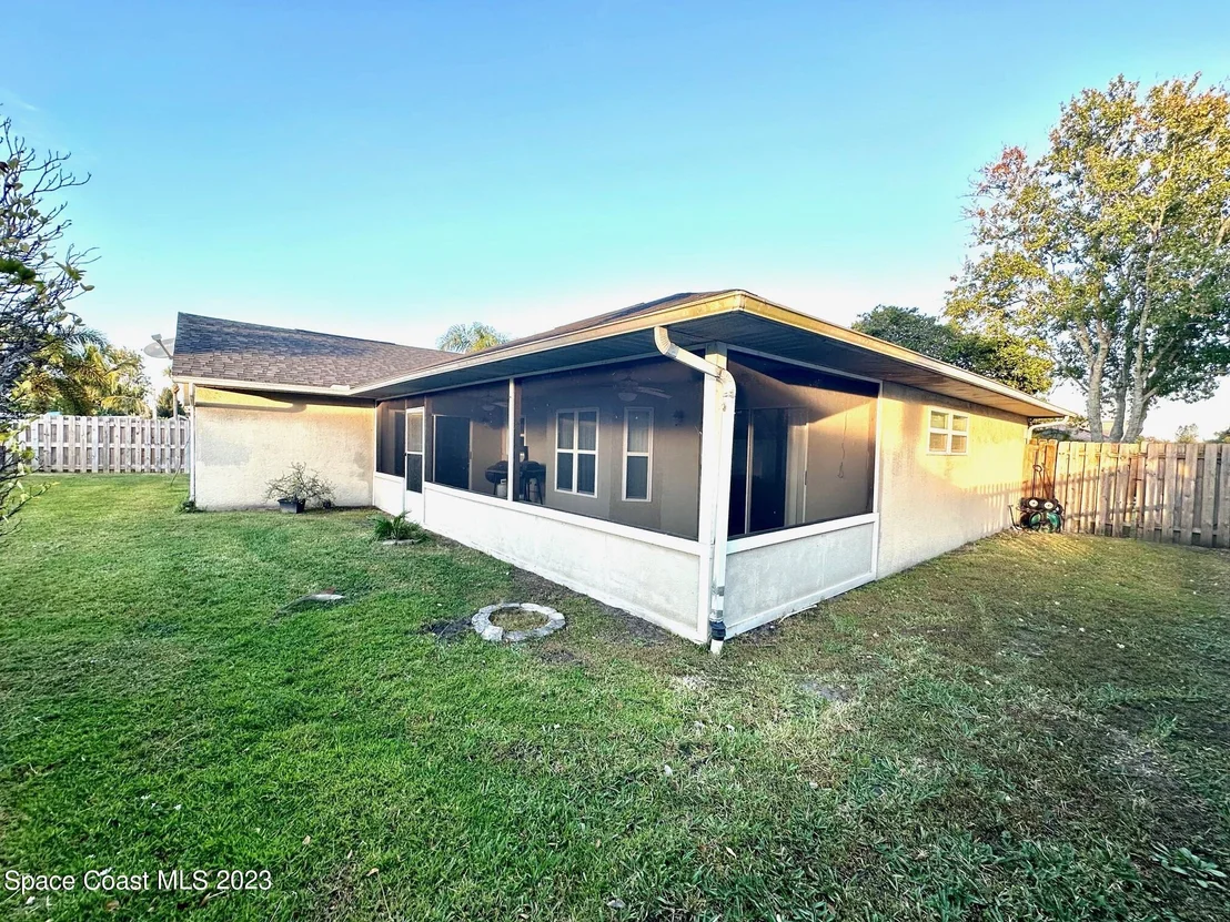Photo of 1359 Heritage Acres Boulevard