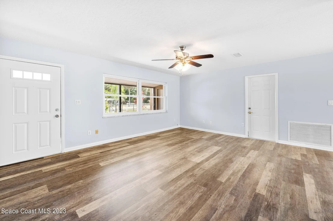 Photo of 3030 Hield Road