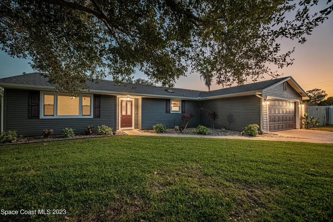 Photo of 2624 School Drive NE