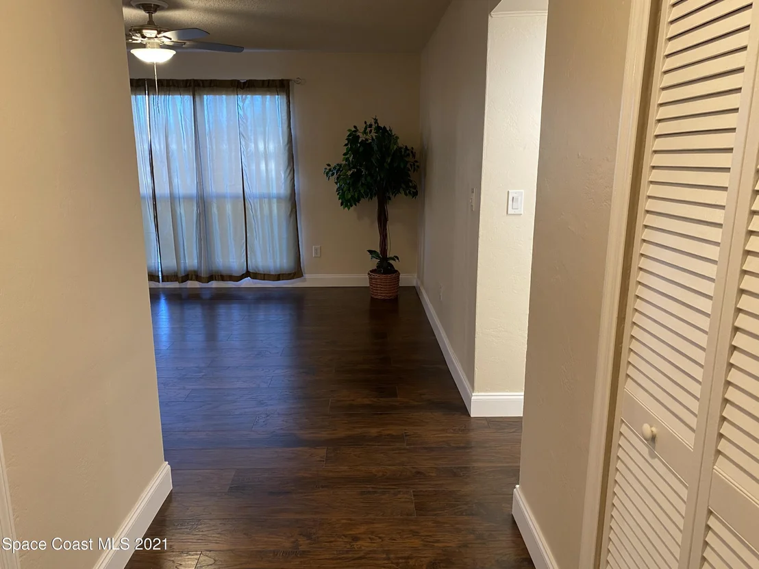 Photo of 835 Canada Street NE