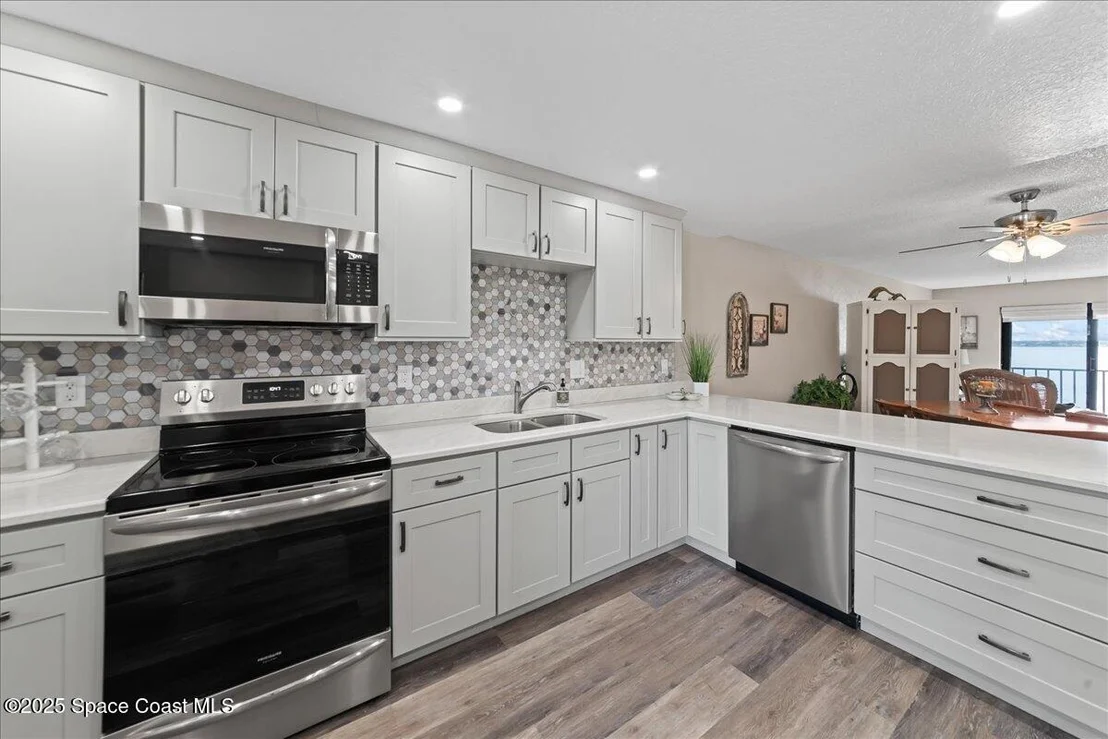 Photo of Unit 303 at 1049 Rockledge Drive