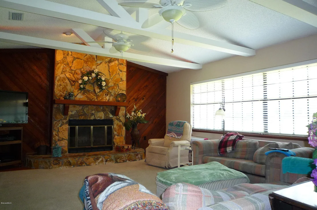 Photo of 3330 Aurora Road