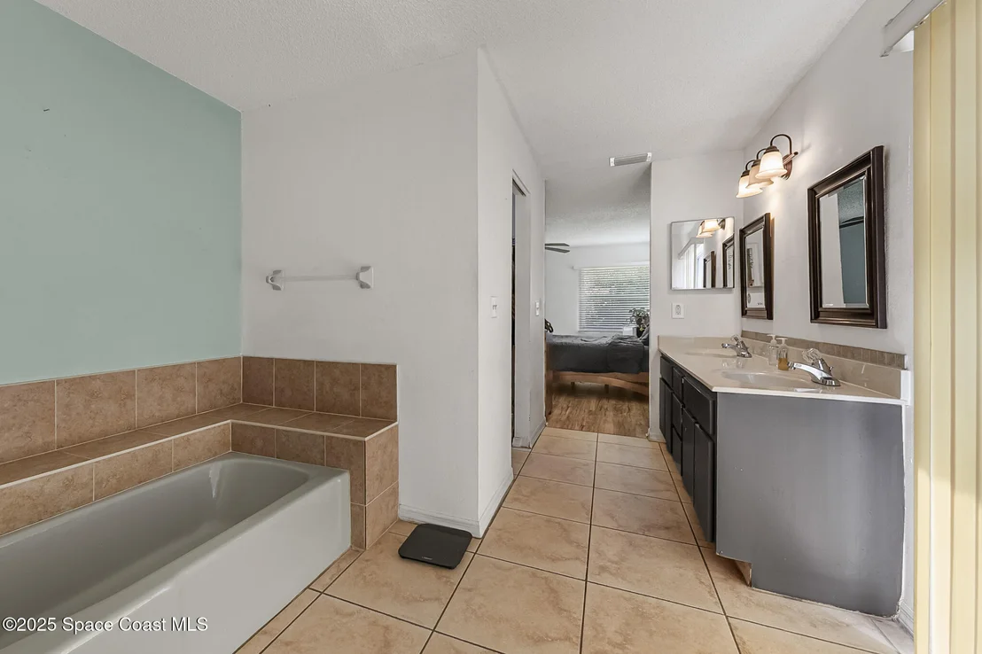 Photo of 1099 Pace Drive NW