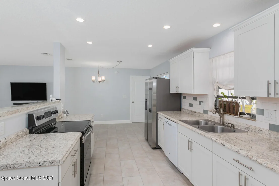 Photo of 991 Pineland Drive