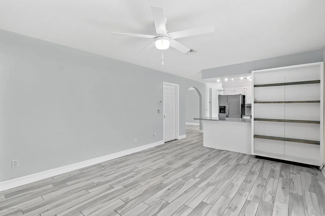 Photo of 818 Heron Road