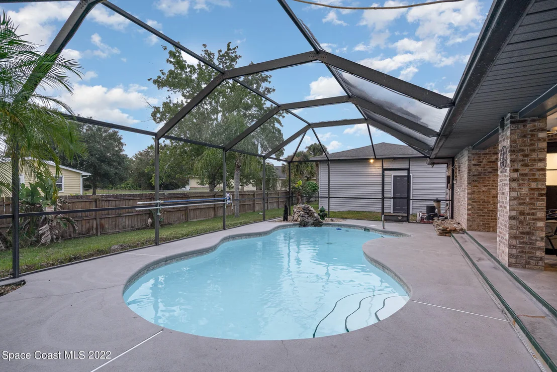 Photo of 2020 Commodore Street