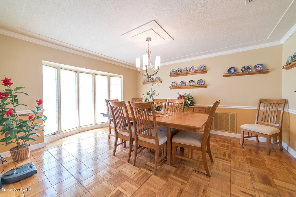 Photo of 1401 Meadowbrook Road NE