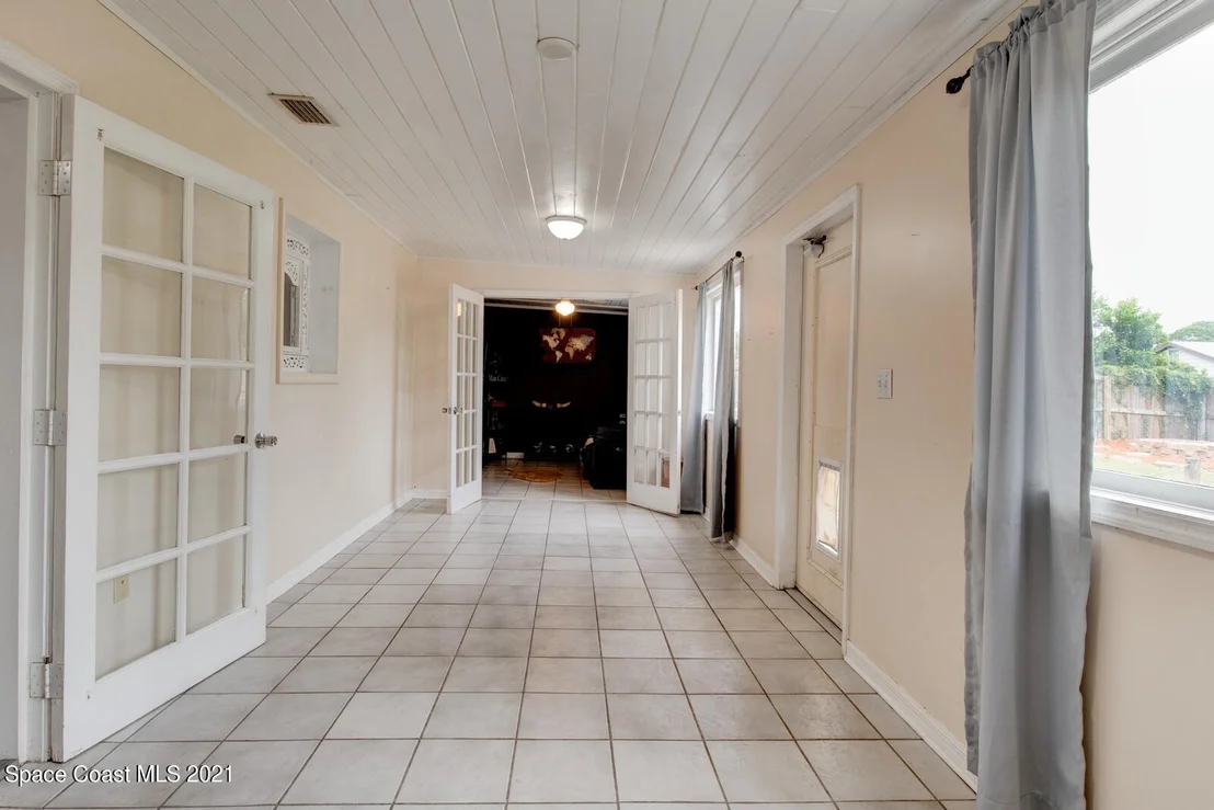 Photo of 6039 Apple Avenue