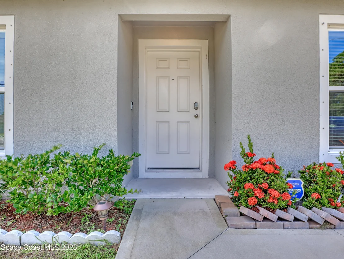 Photo of 1100 Eldron Boulevard SE