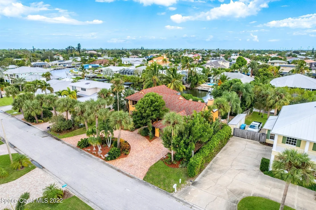 Photo of 442 Riverview Lane