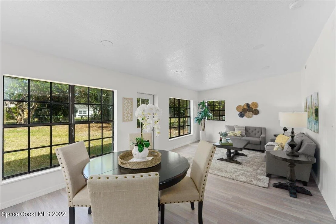 Photo of 1365 Wayside Court NE