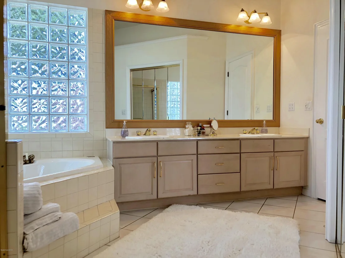 Photo of 975 Whisperpine Drive