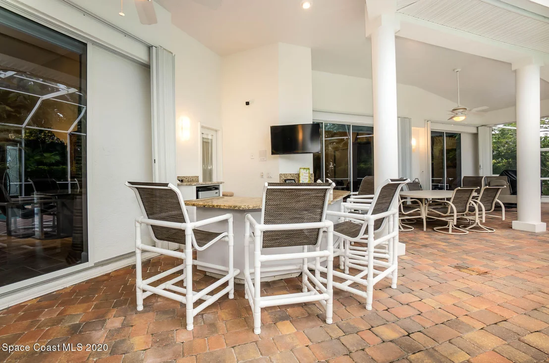 Photo of 889 Oak Park Drive