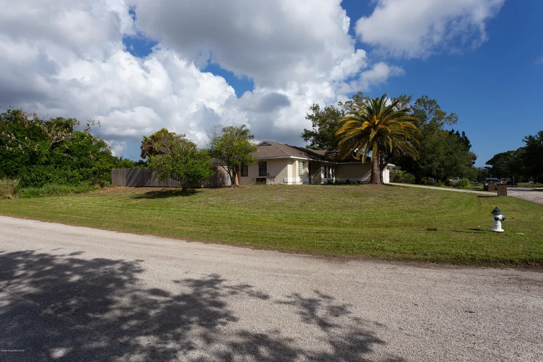 Photo of 1112 Scyphers Street NE