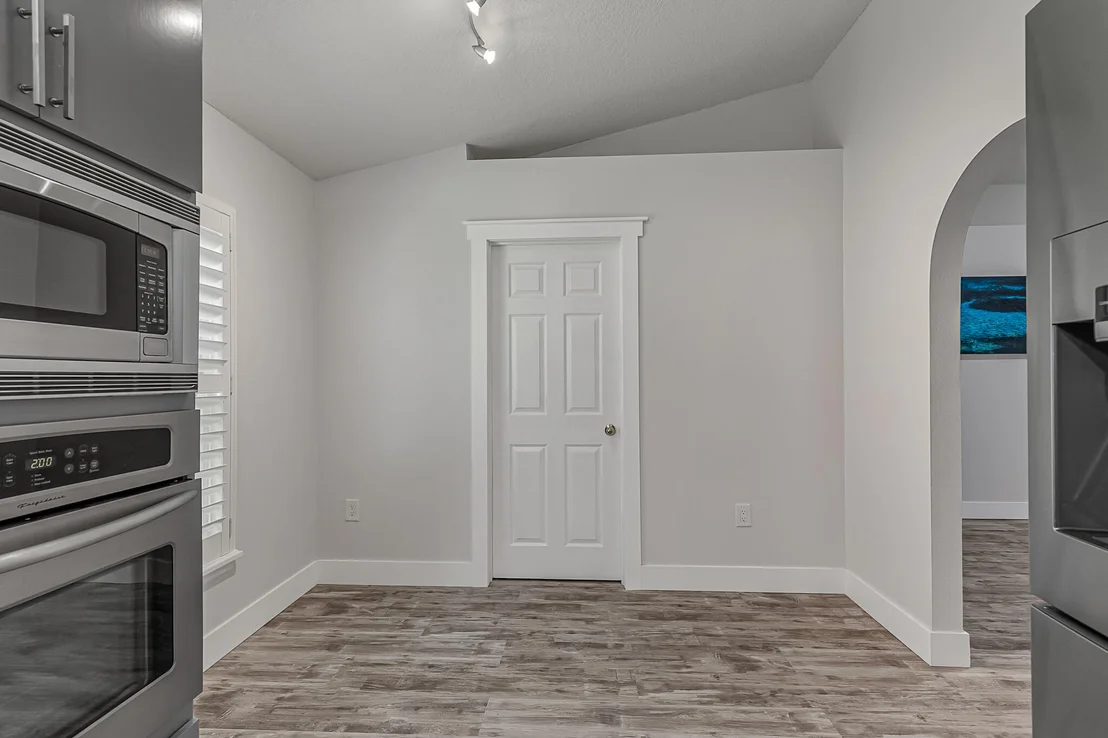 Photo of 1223 White Oak Circle