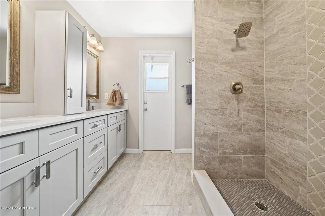 Photo of 977 Pineland Drive