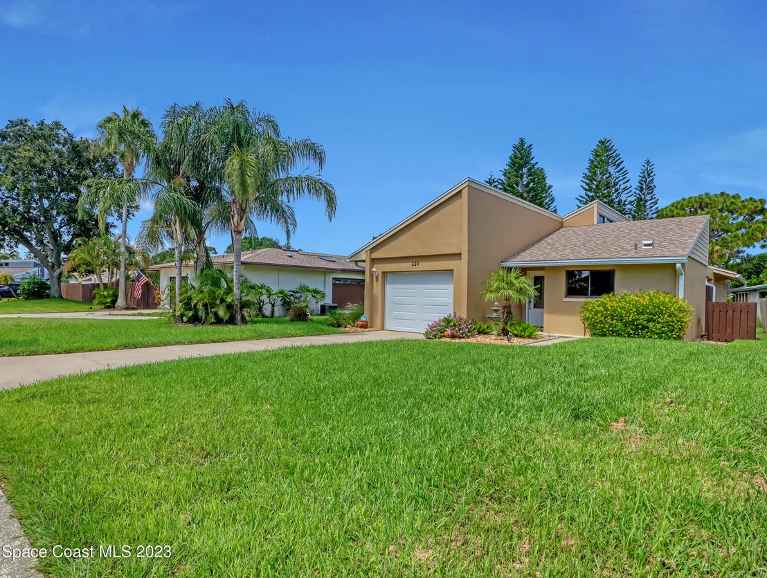 Photo of 220 Applewood Circle
