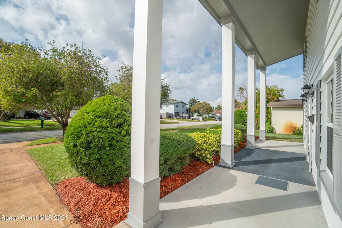 Photo of 1726 Golfview Drive